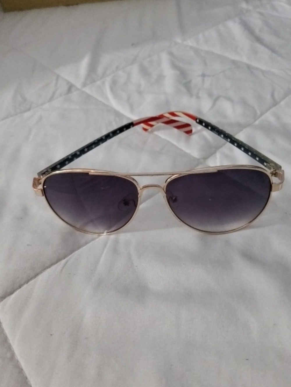 Aviator Sunglasses with Gold Frame and Gradient Black Lenses